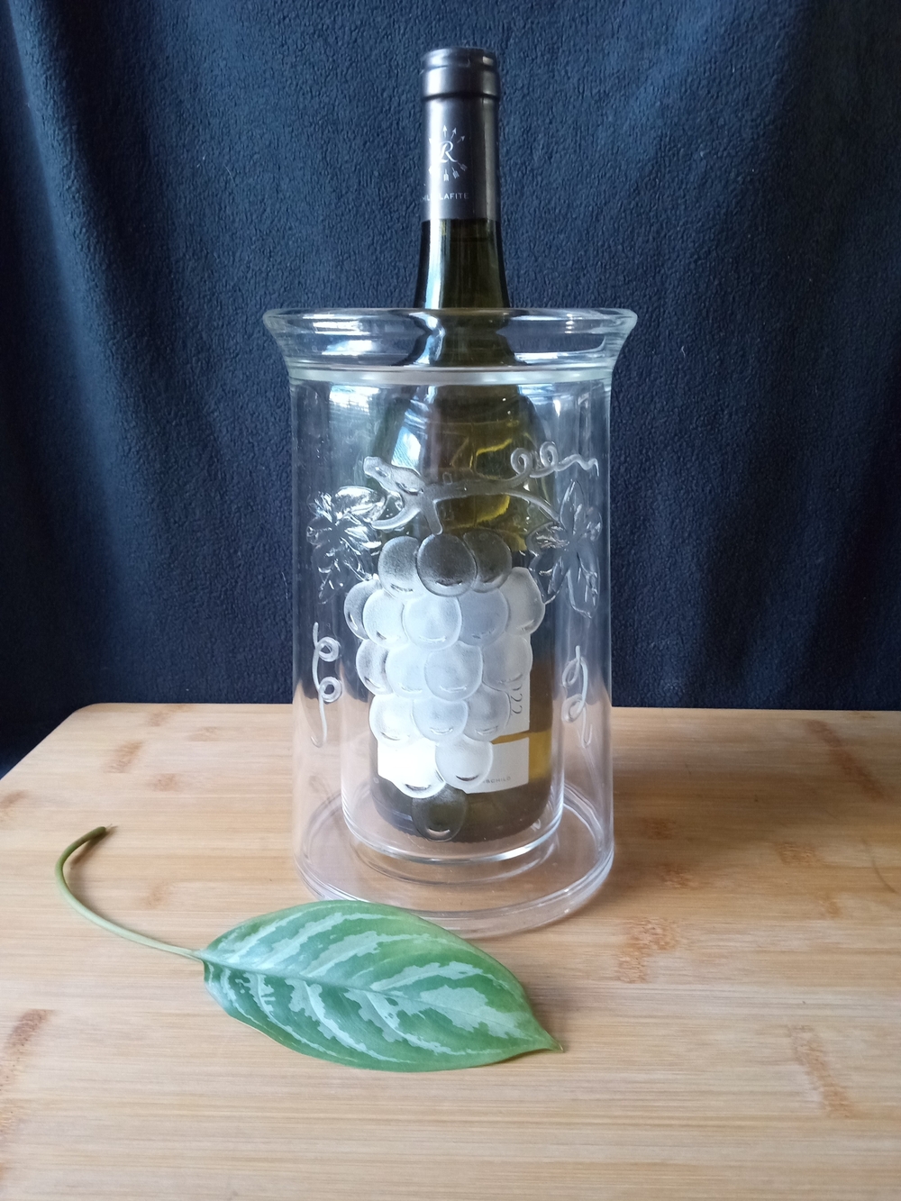ICELESS WINE CHILLER PRODYNE COOLER Clear Acrylic Double Walled Grapevine Design